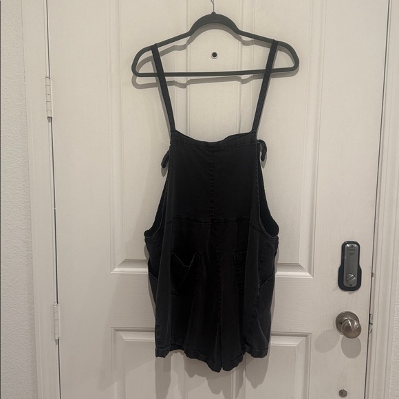 Shorts/ romper - Picture 5 of 7